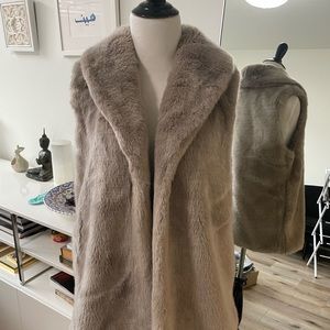 Reiss faux fur vest NWT